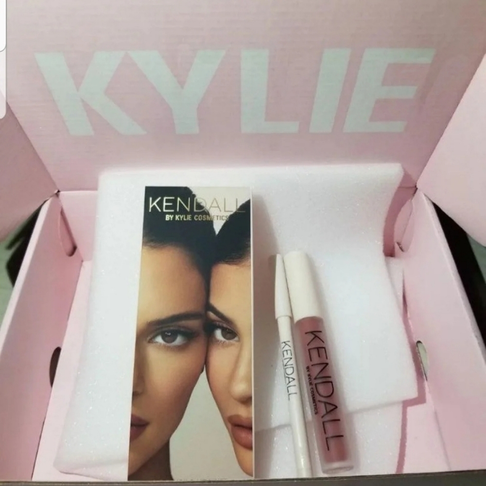 Kylie Cosmetics Kendall lipkit Sister sister